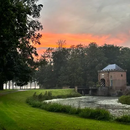 De Oude Kleuterschool Сasa de vacaciones *