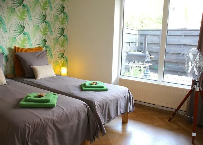 De Oude Kleuterschool Holiday home Zoelen